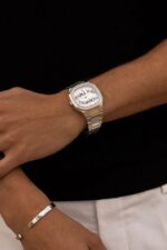Cainte Cluade TXT Watch Tax Fruad Quartz