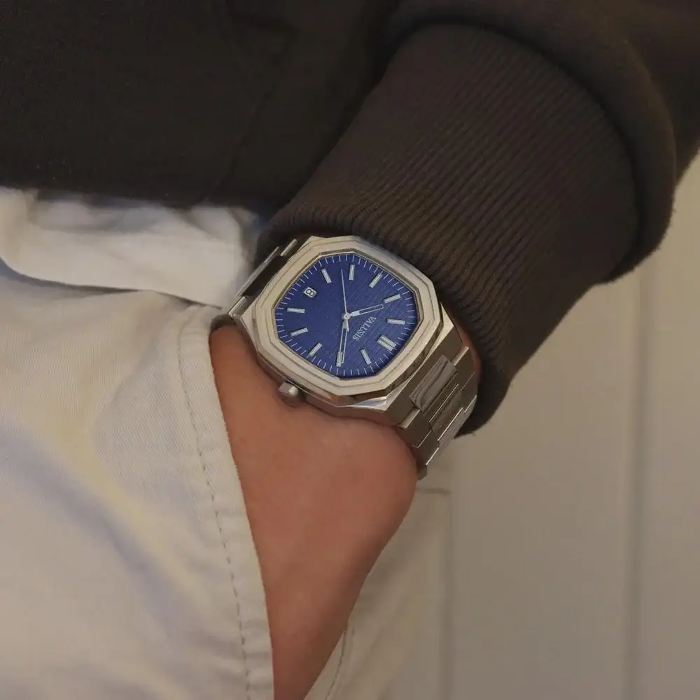 CAINTÈ watches people looking for the watch collection.